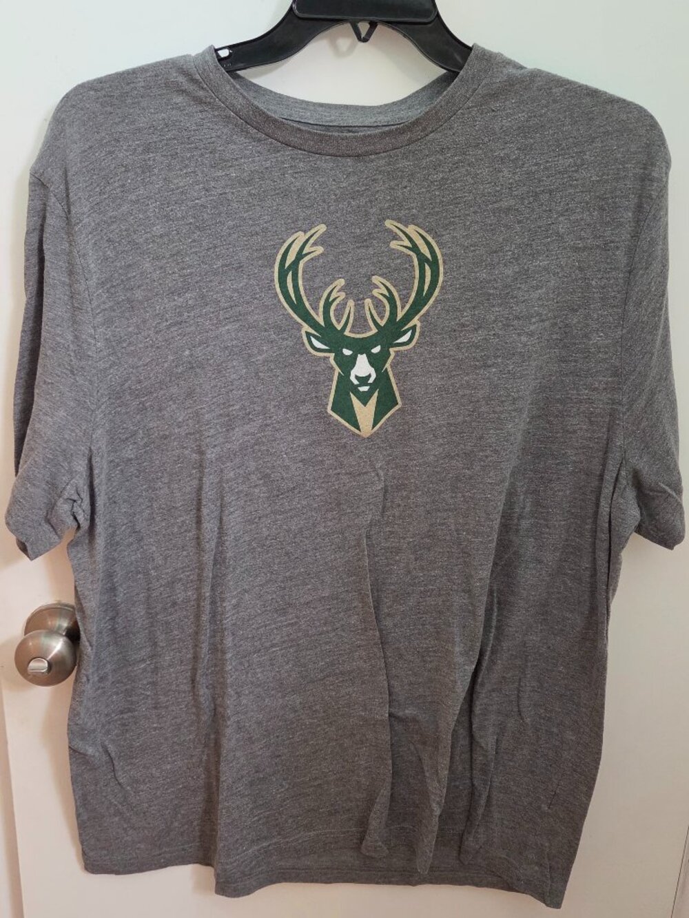 MILWAUKEE BUCKS DEER MENS T-SHIRT